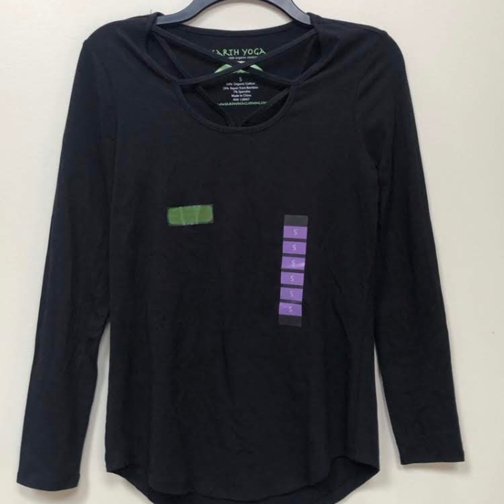 NWT Earth Yoga black cross front top